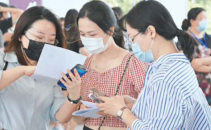 武汉高校毕业生现代制造业专场招聘会举行